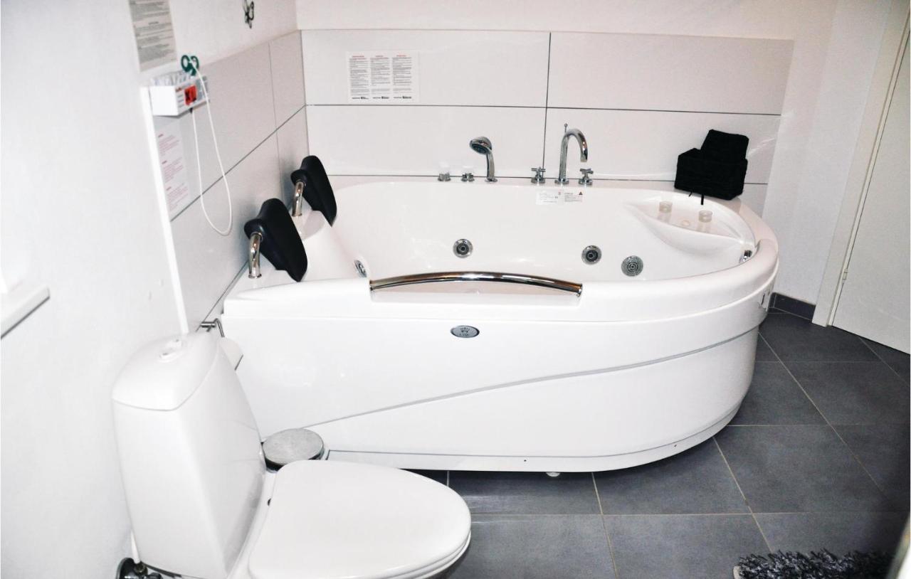 Pet Friendly Home In Augustenborg With Kitchen Asserballeskov 外观 照片